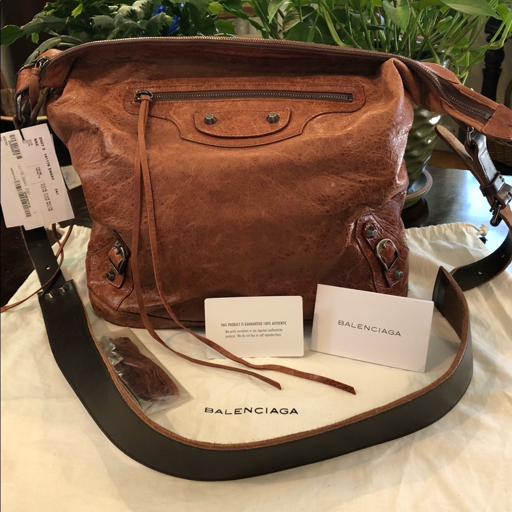 NWT**Balenciaga Men’s Chèvre Leather Messenger Bag